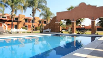 Outdoor pool, pool loungers
