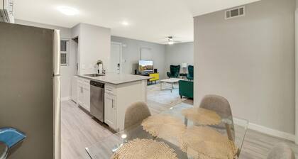 Modern 2BR Near UT Hyde Park Evonify