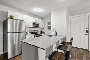 Apartment | 2 bedrooms, WiFi - Modern 2BR Near UT Hyde Park Evonify (Austin)