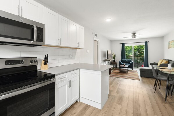 2 bedrooms - Modern 2BR Near UT Hyde Park Evonify (Austin)