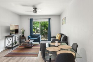 2 bedrooms - Modern 2BR Near UT Hyde Park Evonify (Austin)