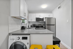 1 bedroom, WiFi - Modern 1BR Near UT Hyde Park Evonify (Austin)
