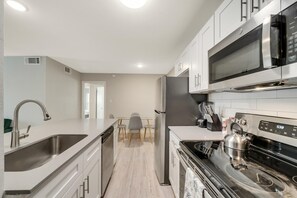 Apartment | 2 bedrooms, WiFi - Modern 2BR Near UT Hyde Park Evonify (Austin)