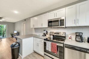 Apartment | 2 bedrooms, WiFi - Modern 2BR Near UT Hyde Park Evonify (Austin)