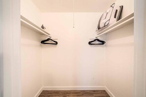 1 bedroom, WiFi - Stylish 1BR Near UT Highland Evonify (Austin)