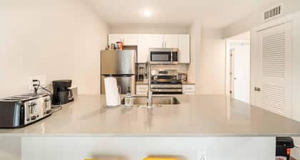 Stylish 1BR Near UT Mueller Evonify