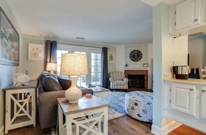 TV connectée, livres, écrans d'ordinateur