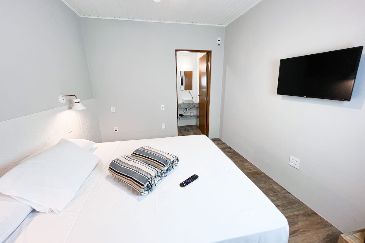 Standard Double Room, 1 Queen Bed, Non Smoking, Mountain View | Free WiFi, bed sheets
