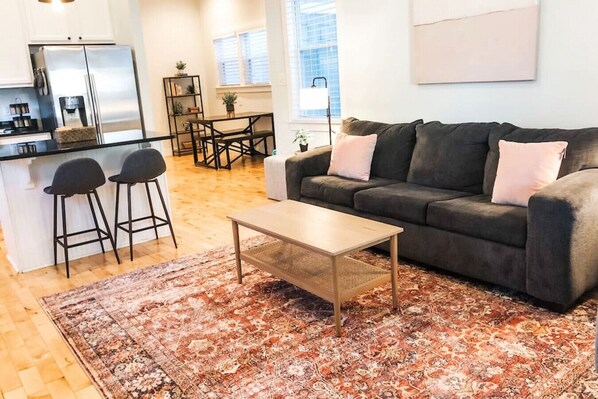 TV - Updated Downtown Raleigh Bungalow (Raleigh)