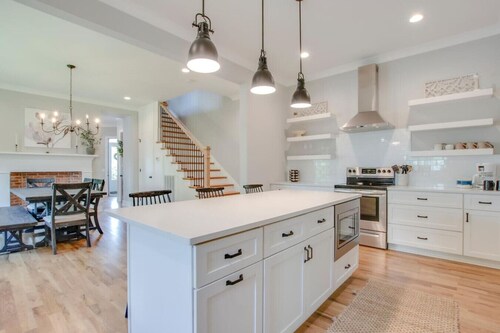 Beautiful Country Farmhouse - Historic Franklin