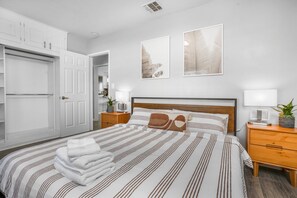 3 bedrooms, desk, iron/ironing board, free WiFi