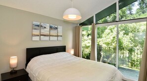 9 chambres, fer et planche à repasser, Wi-Fi, draps fournis