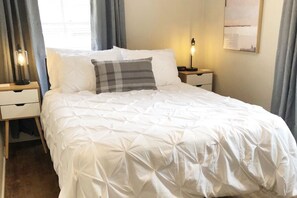 1 bedroom, desk, iron/ironing board, WiFi - Cozy Historic Oakwood Duplex (Raleigh)