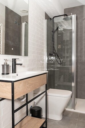 Business Double Room, 2 Bedrooms | Desk, laptop workspace, free WiFi, bed sheets