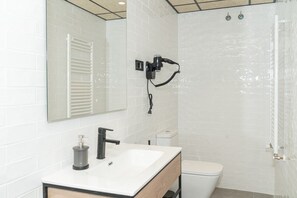 Quadrupla familiare | Bagno | Doccia, asciugacapelli, asciugamani, sapone