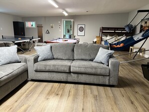 Smart TV, videojuegos, futbolito y tenis de mesa