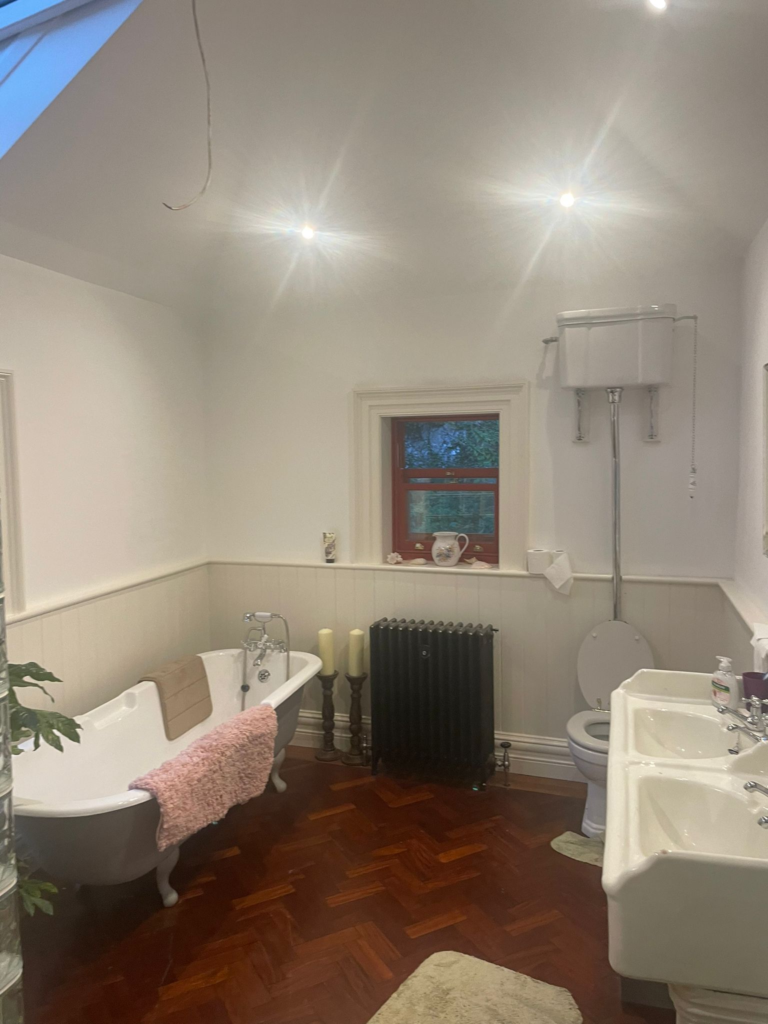 Combined shower/bathtub