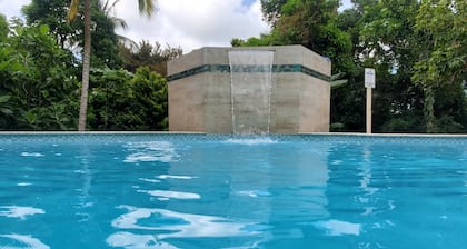 Grand Chalet, Private Pool, AC, River Access, Pool Table BBQ WIFI Parking