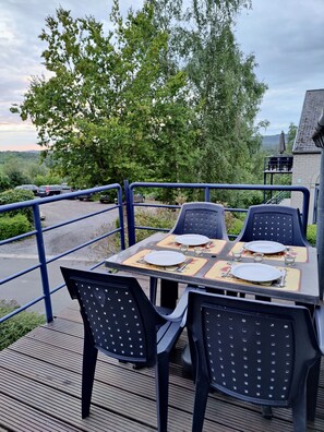 Outdoor dining - Durbuy, 2nd stage. (Durbuy)