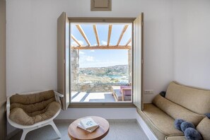 Deluxe Suite, Hot Tub, Sea View (Sofa bed/single use) | Living area - Due Mari Mykonos (Mykonos)