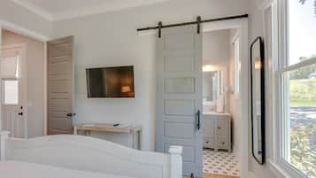 3 soverom, skrivebord, strykejern/-brett og wi-fi