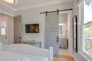 3 habitaciones, escritorio, tabla de planchar con plancha y wifi 