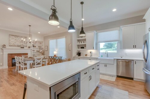 Superstar Country Retreat - Historic Franklin Home