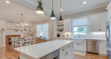 Superstar Country Retreat - Historic Franklin Home