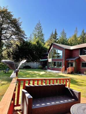 Property grounds - Barrel sauna, two plug-play hot tubs ,pool table Mt View private trail to river  (Arlington)