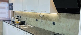 Beautiful Apartment - Family and Group of Friends