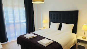 2 Schlafzimmer, BĂŒgeleisen/BĂŒgelbrett, Internetzugang, BettwĂ€sche