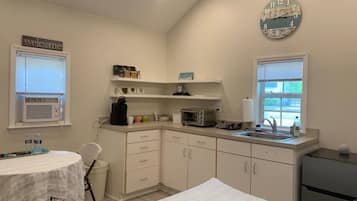 Fridge, oven, coffee/tea maker, toaster