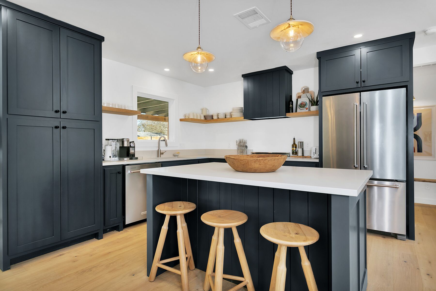 Køleskab, mikrobølgeovn, ovn, kogeplade