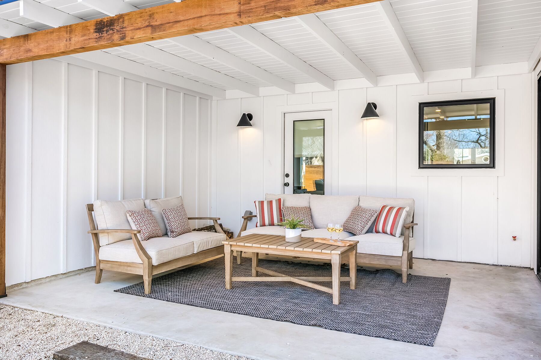 Biscuit House | 4/3 Beautiful Home | 3 King, 2 Twin Beds | Full Kitchen | Smart TV
