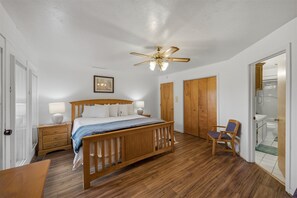 Room - Cole's Condo: Comfort, Cozy, Convenient (Pigeon Forge)