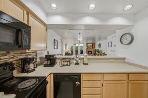 Private kitchen - Cole's Condo: Comfort, Cozy, Convenient (Pigeon Forge)