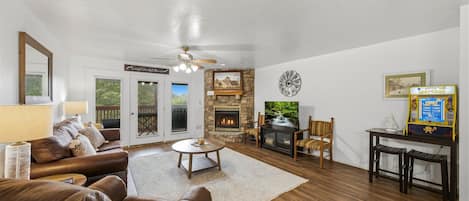 Smart TV, fireplace