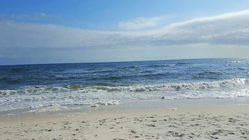 Una spiaggia nelle vicinanze