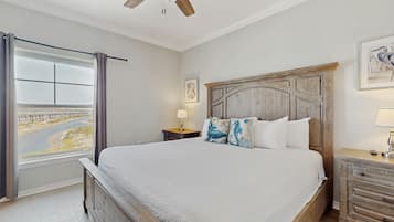 3 soverom, skrivebord, strykejern/-brett og internettilgang