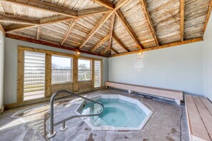 Interior - 7th floor condo in beachfront complex with pool, Gulf view, W/D, & fast WiFi (Fort Walton Beach)