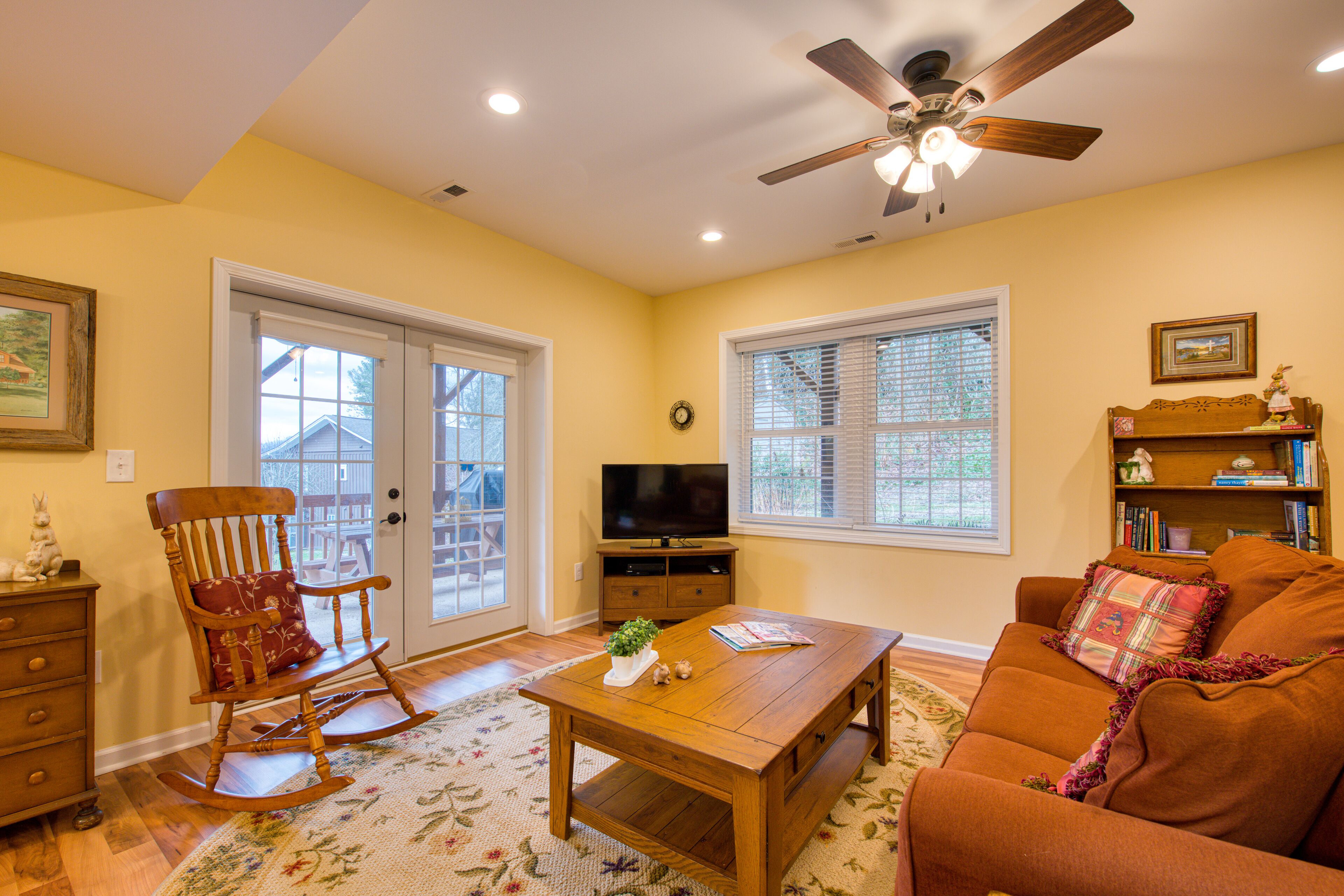 Wonderful lower-level home close to the lake with pool, free WiFi, AC, deck
