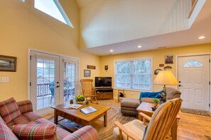 TV, fireplace - Open and modern upper-level space with WiFi, central AC, pool, wraparound deck (Lake Junaluska)