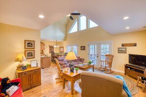 TV, fireplace - Open and modern upper-level space with WiFi, central AC, pool, wraparound deck (Lake Junaluska)