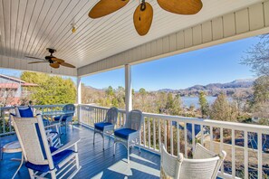 Property grounds - Beautiful & convenient home close to lake with shared pool, WiFi, & central AC (Lake Junaluska)