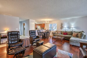 TV, fireplace - Ground floor condo w/water views, central AC, fireplace, patio, WiFi, pool (Lake Junaluska)