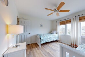 3 quartos, ferros/tábuas de passar roupa, acesso de cortesia à internet