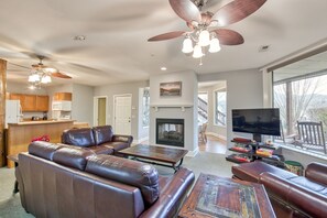 TV, fireplace