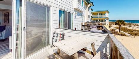 屋外ダイニングエリア