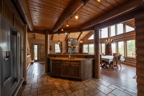 Dining - Near Zion National Park! Modern cabin with panaramic views. Pet Friendly! (Orderville)