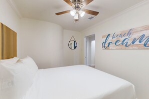 6 bedrooms, free Internet, bed sheets
